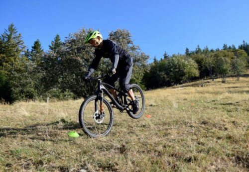 Hinterrad anheben Fahrtechniktraining MTB